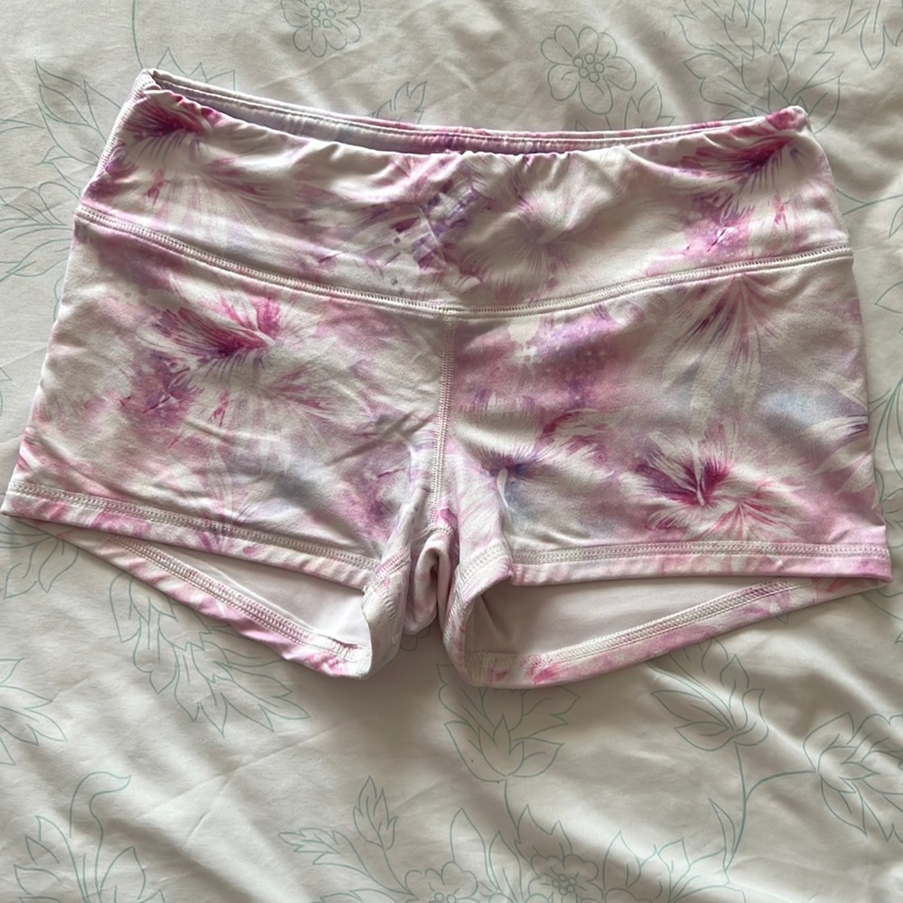 Fleo medium hibiscus shorts